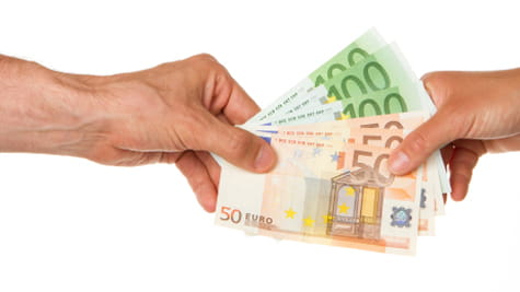 Manos con dinero
