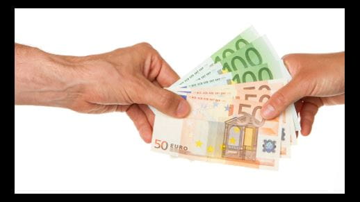 Manos con dinero